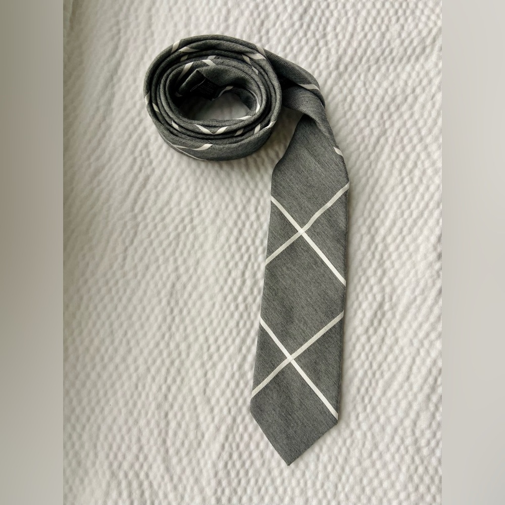 Gray textured men’s tie